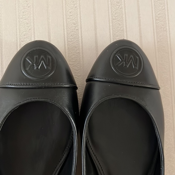 Perfect condition size 6.5 - Picture 3 of 4